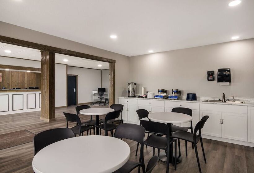 فندق على الطريق Econo Lodge Scottsbluff