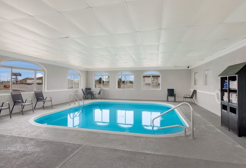 فندق على الطريق Econo Lodge Scottsbluff