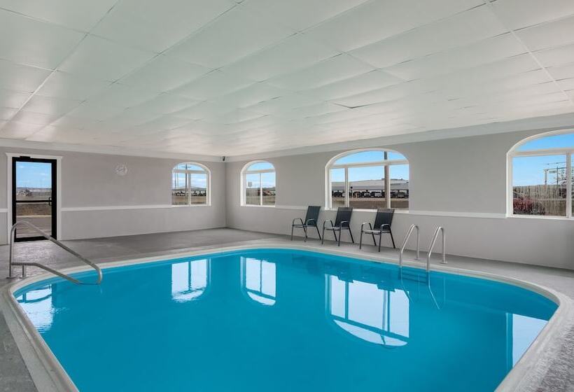 فندق على الطريق Econo Lodge Scottsbluff