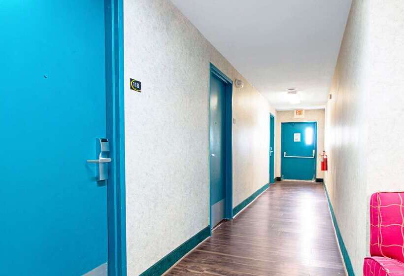 فندق على الطريق Econo Lodge