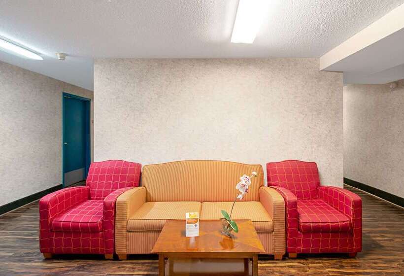 فندق على الطريق Econo Lodge