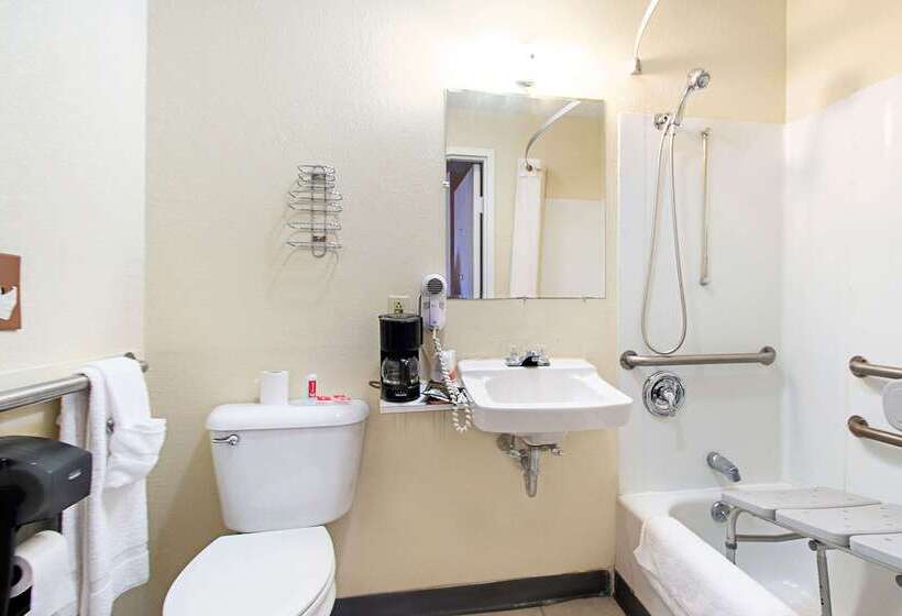 فندق على الطريق Econo Lodge