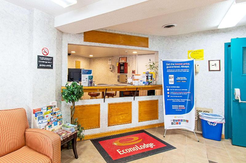 فندق على الطريق Econo Lodge