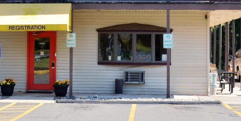 مُتل Enfield Inn