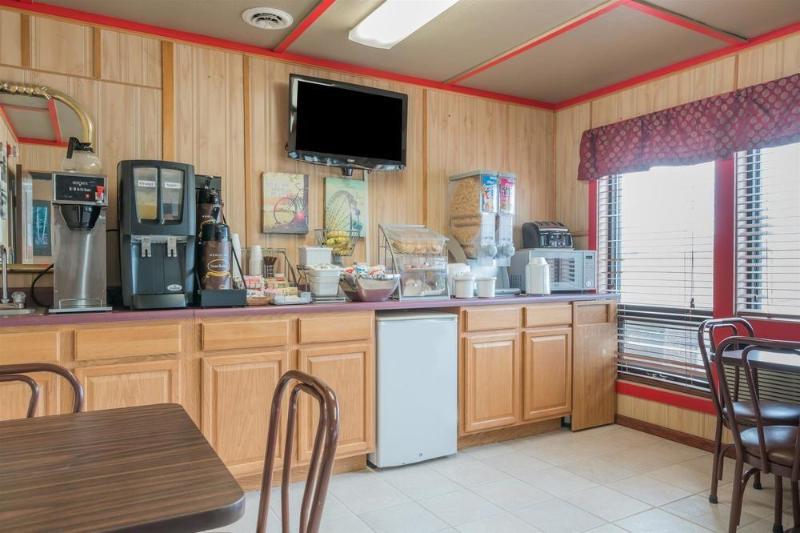 모텔 Heartland Hotel And Suites