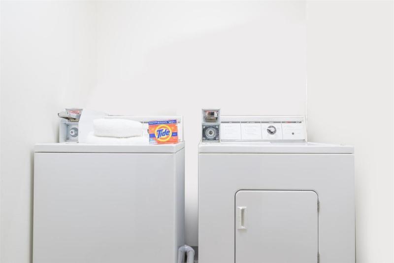 모텔 Heartland Hotel And Suites