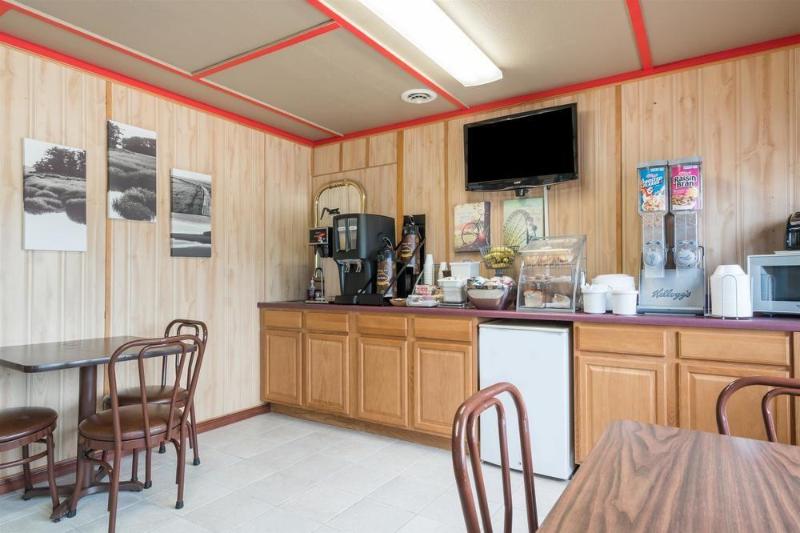 모텔 Heartland Hotel And Suites