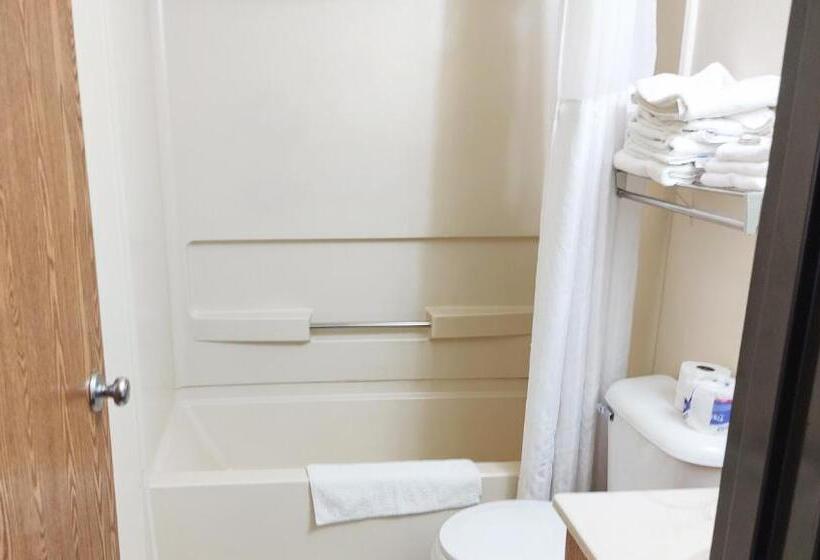 فندق على الطريق Magnuson Hotel Ironwood