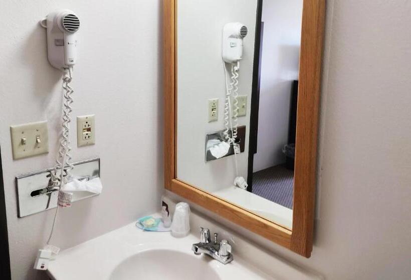 فندق على الطريق Magnuson Hotel Ironwood