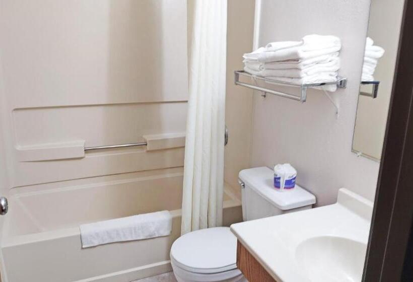 فندق على الطريق Magnuson Hotel Ironwood