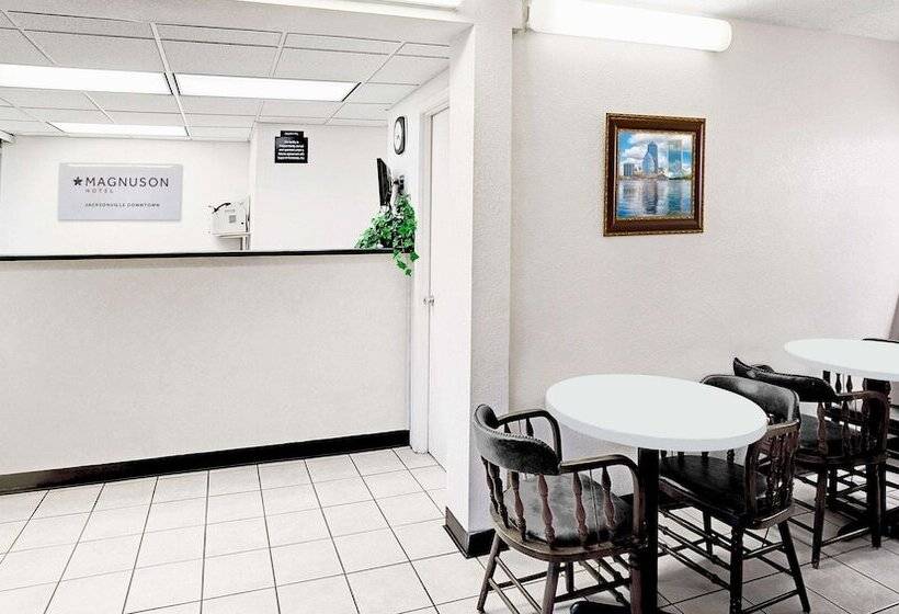 모텔 Magnuson Hotel Jacksonville Downtown