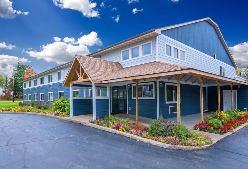 모텔 Northwoods Inn And Suites