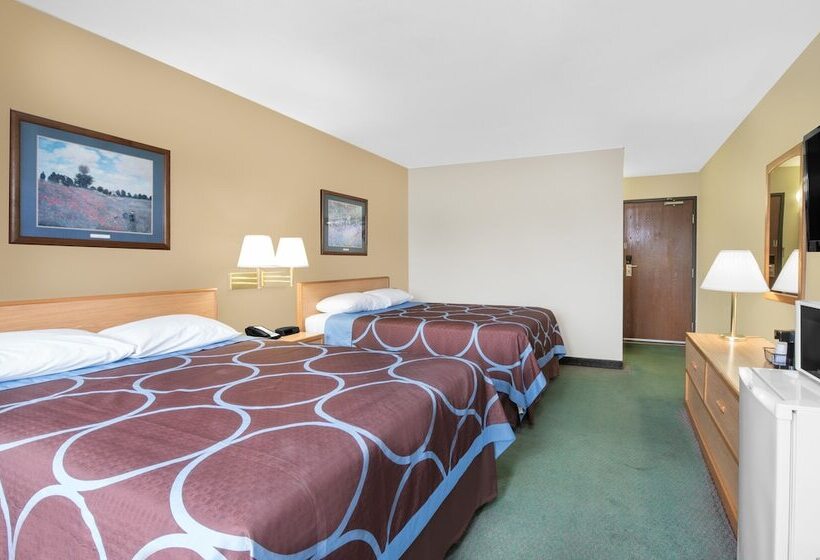 모텔 Northwoods Inn And Suites