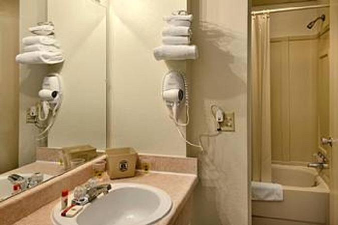 فندق على الطريق Peoria Inn