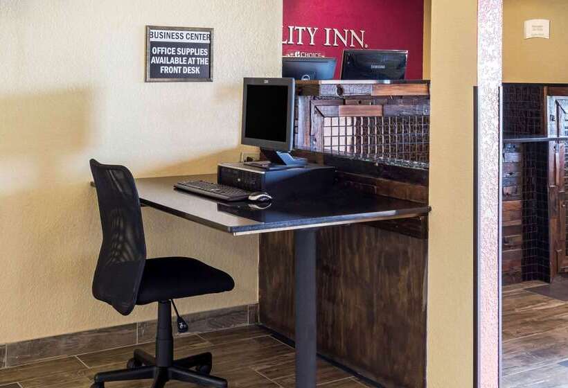 فندق على الطريق Quality Inn
