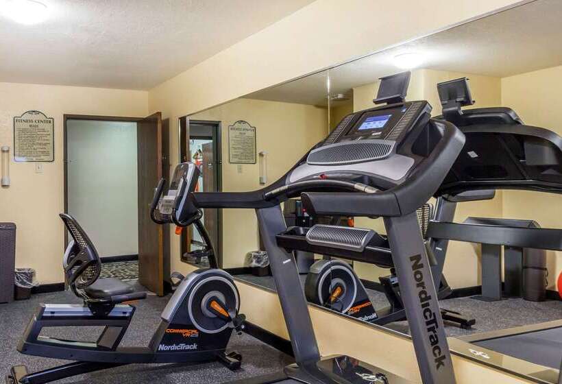 فندق على الطريق Quality Inn