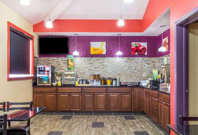 فندق على الطريق Quality Inn