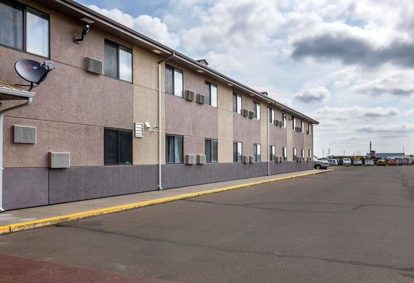 فندق على الطريق Quality Inn