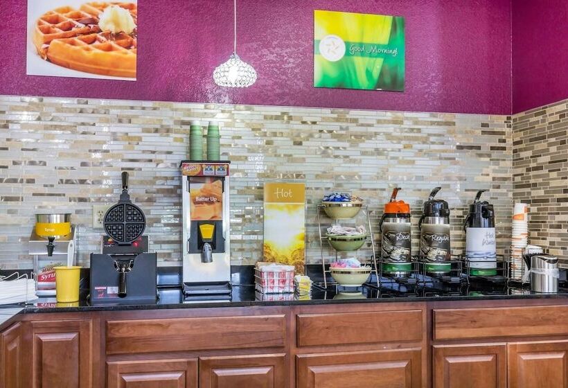 فندق على الطريق Quality Inn