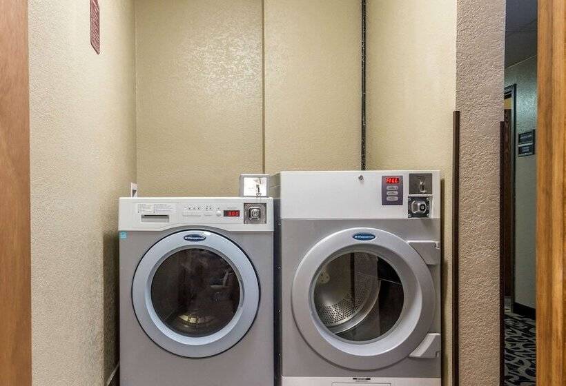 فندق على الطريق Quality Inn