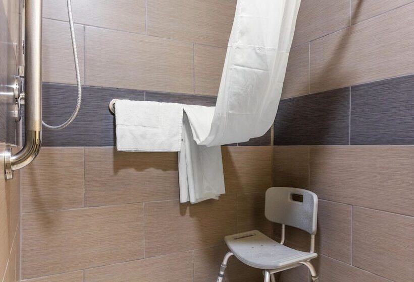 فندق على الطريق Quality Inn