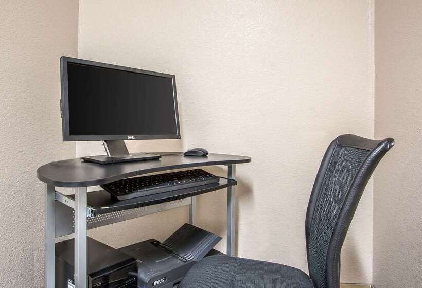 فندق على الطريق Quality Inn & Suites