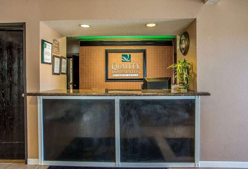 فندق على الطريق Quality Inn & Suites