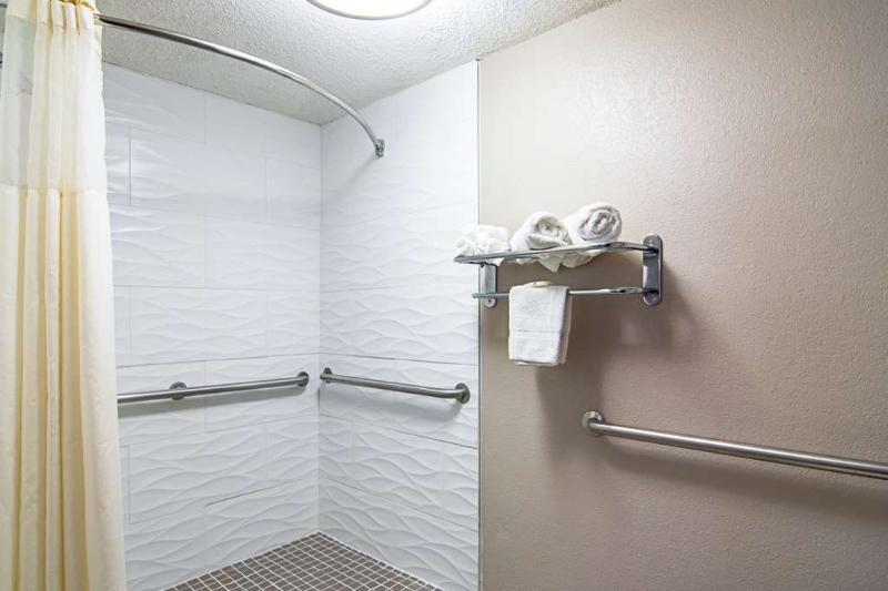 فندق على الطريق Quality Inn