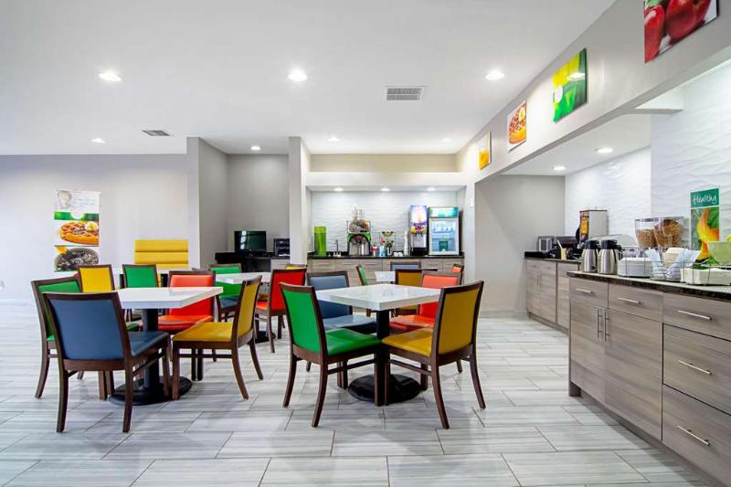 فندق على الطريق Quality Inn