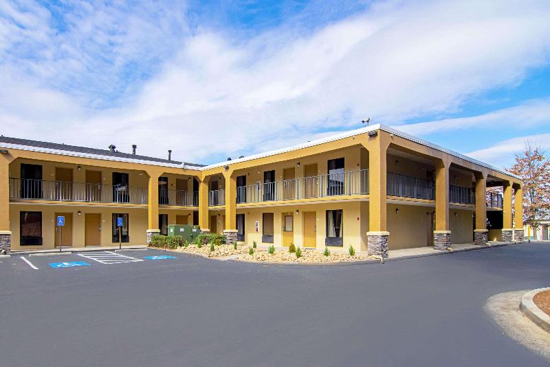 فندق على الطريق Quality Inn