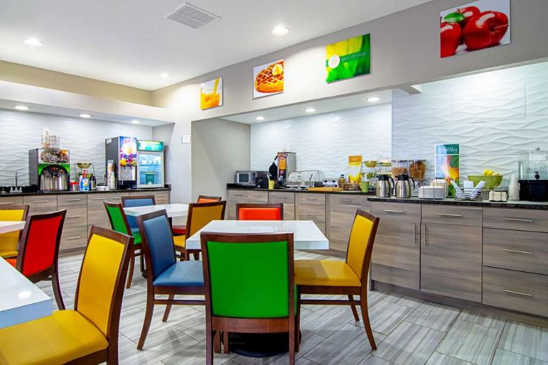 فندق على الطريق Quality Inn