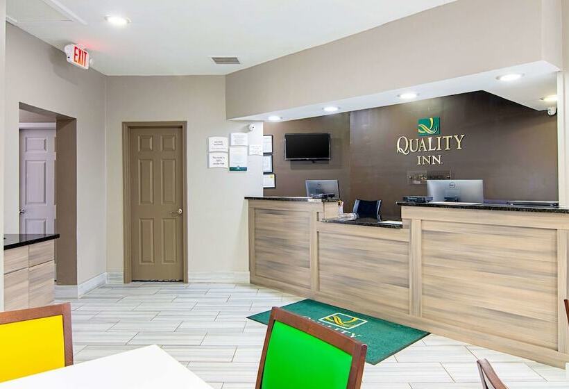 فندق على الطريق Quality Inn