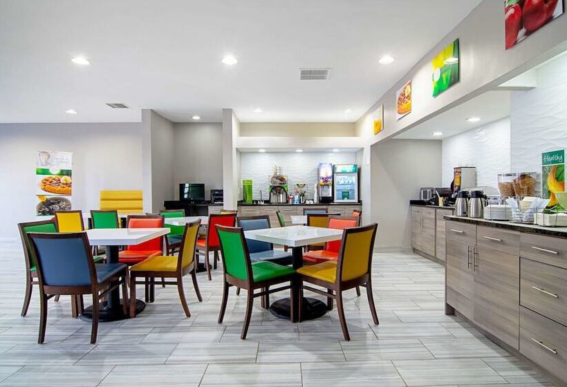 فندق على الطريق Quality Inn