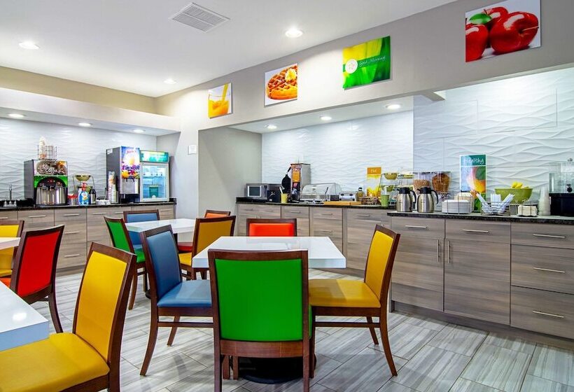 فندق على الطريق Quality Inn