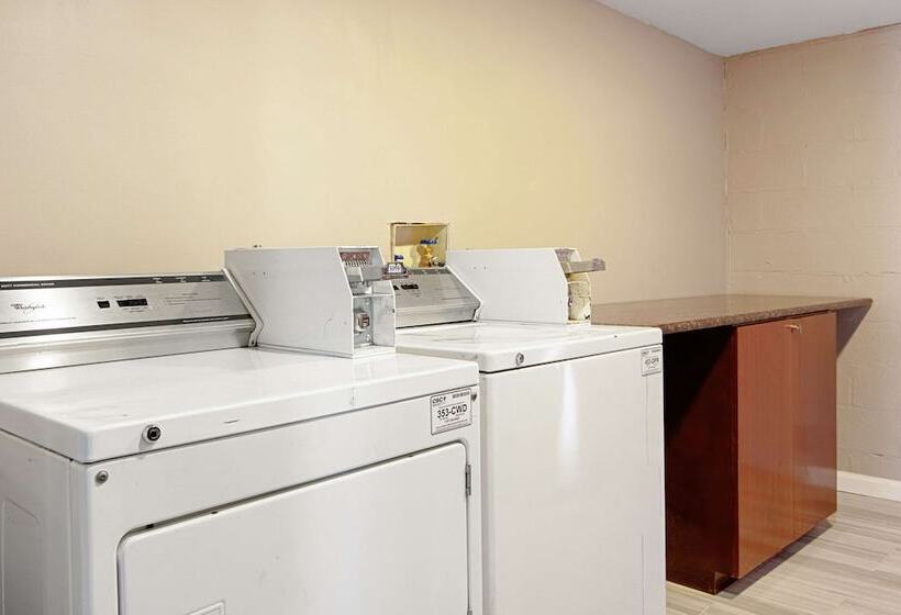 فندق على الطريق Quality Inn