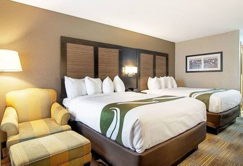 فندق على الطريق Quality Inn