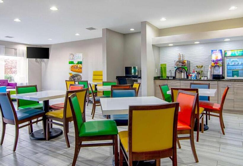 فندق على الطريق Quality Inn