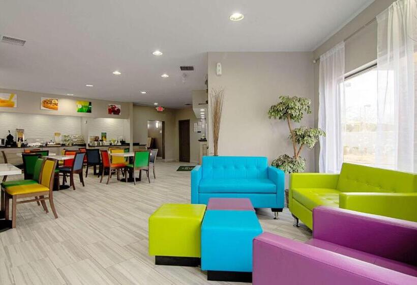 فندق على الطريق Quality Inn