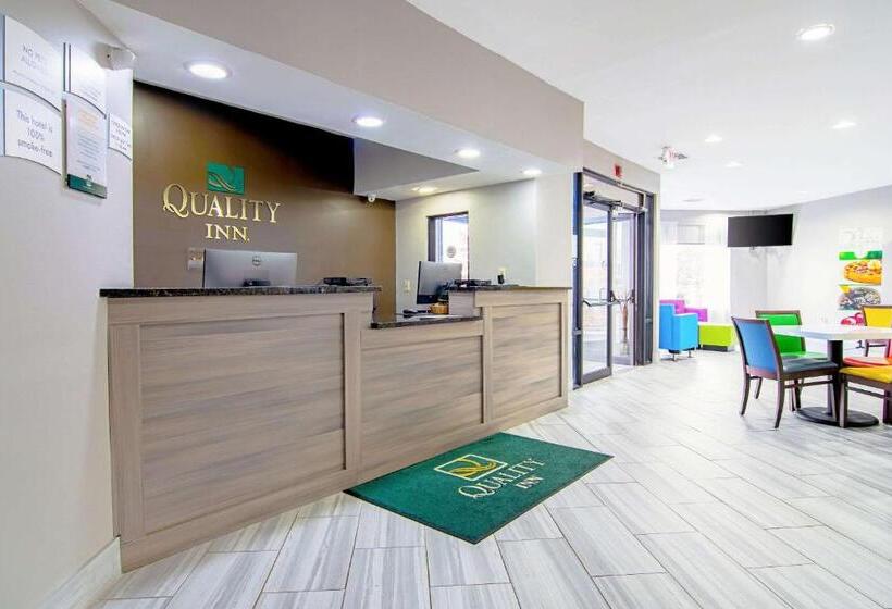 فندق على الطريق Quality Inn