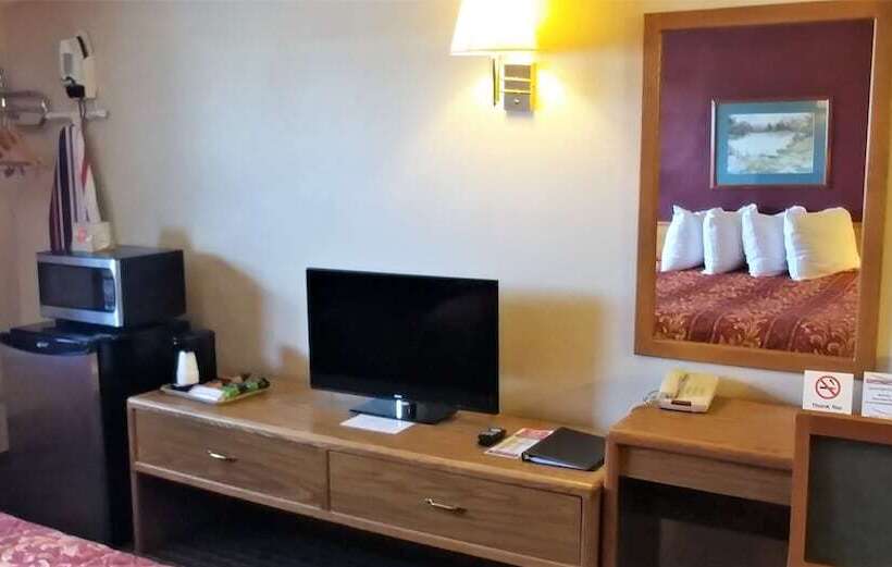 فندق على الطريق Red Carpet Inn Windom