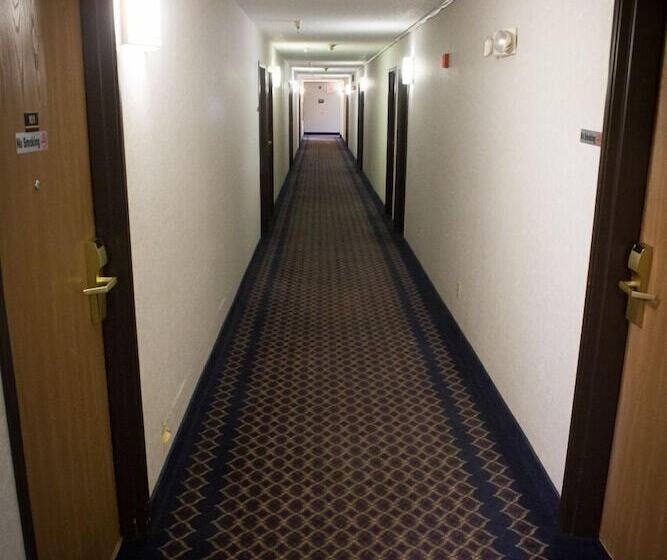 فندق على الطريق Regency Inn & Suites