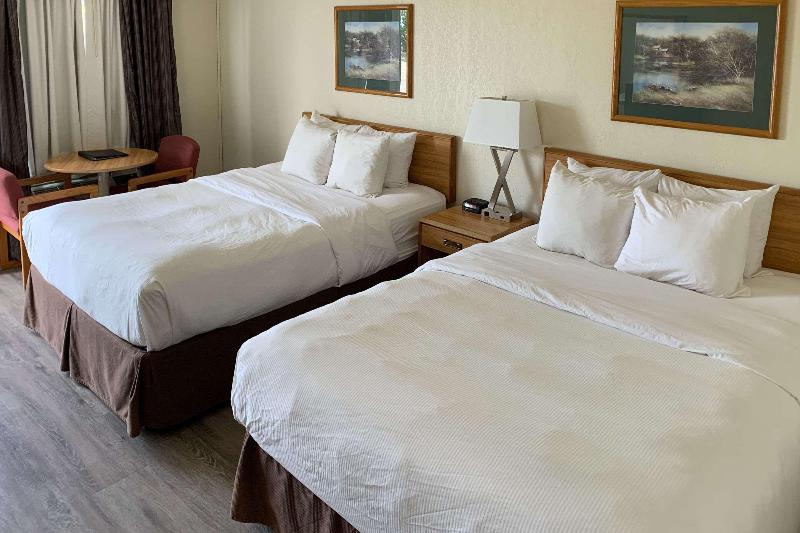 فندق على الطريق Rodeway Inn