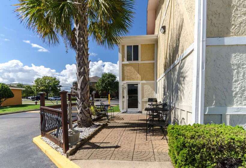 فندق على الطريق Rodeway Inn & Suites Jacksonville Near Camp Lejeune
