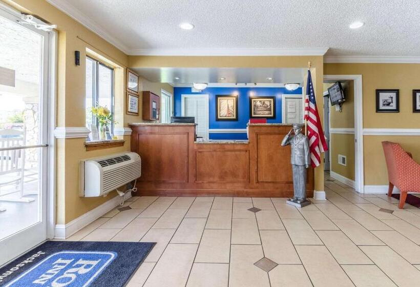 فندق على الطريق Rodeway Inn & Suites Jacksonville Near Camp Lejeune