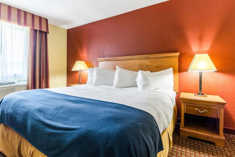 فندق على الطريق Rodeway Inn & Suites Jacksonville Near Camp Lejeune