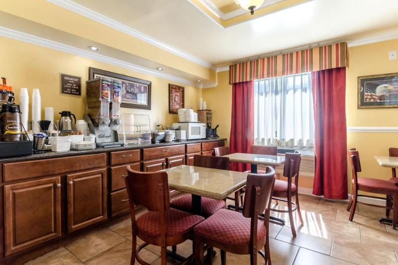 فندق على الطريق Rodeway Inn & Suites Jacksonville Near Camp Lejeune