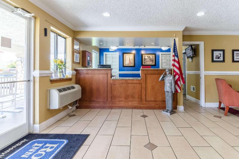 فندق على الطريق Rodeway Inn & Suites Jacksonville Near Camp Lejeune