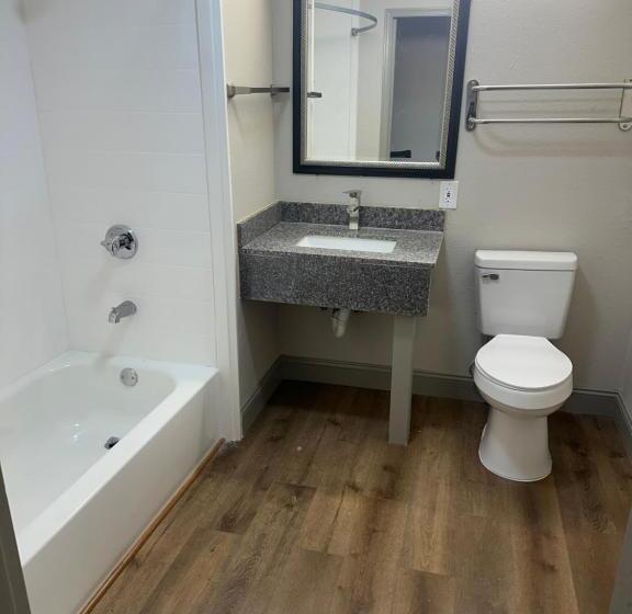 فندق على الطريق Rosewood Inn