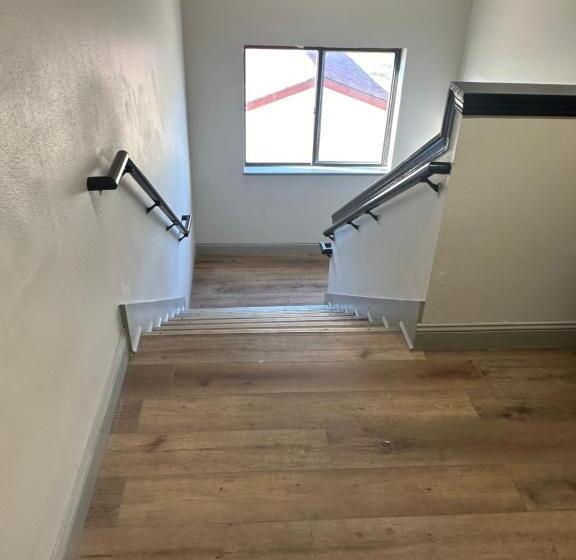 فندق على الطريق Rosewood Inn