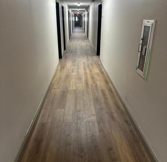 فندق على الطريق Rosewood Inn